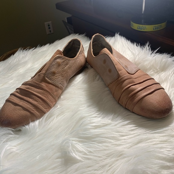 Shoes - Picture 3 of 7